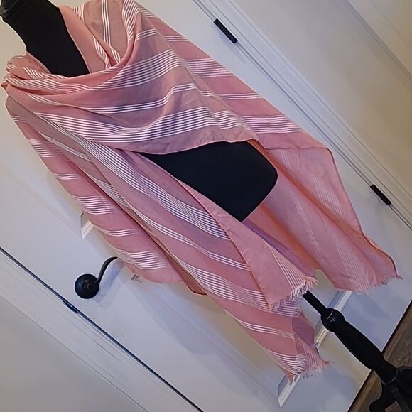 Pink and white cover all for Cocktail Night Out - Picture 8 of 10